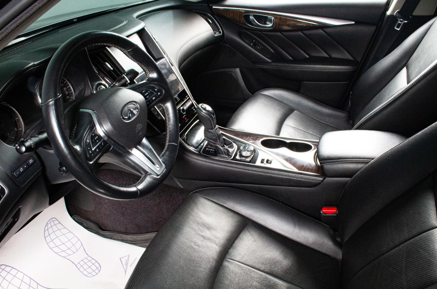 Infiniti Q50 8 из 16