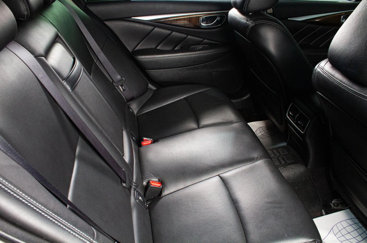 Infiniti Q50 15 из 16