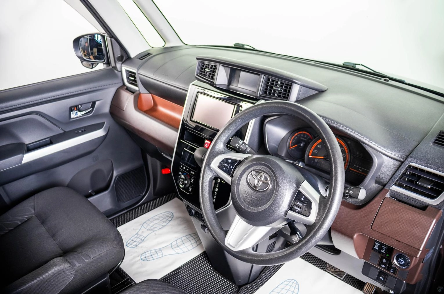 Toyota Roomy 8 из 22