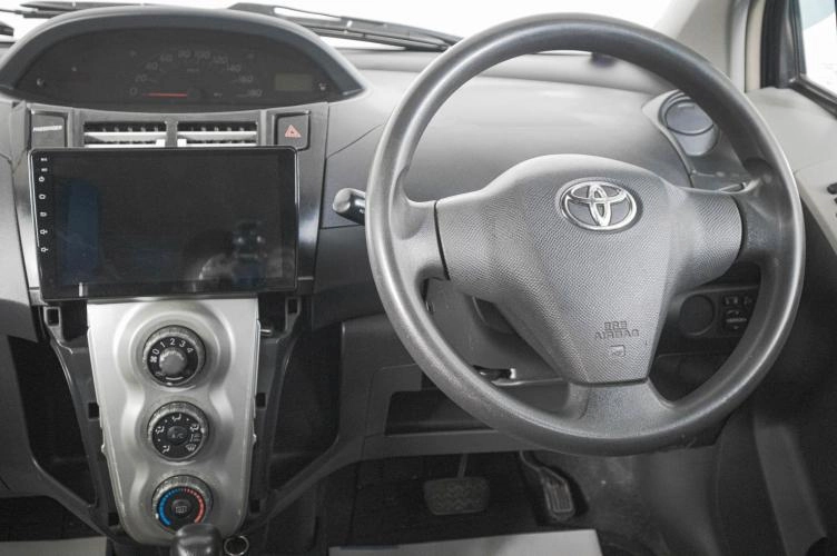 Toyota Vitz 14 из 19