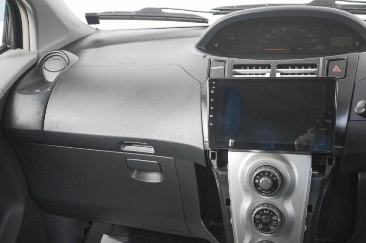 Toyota Vitz 12 из 19