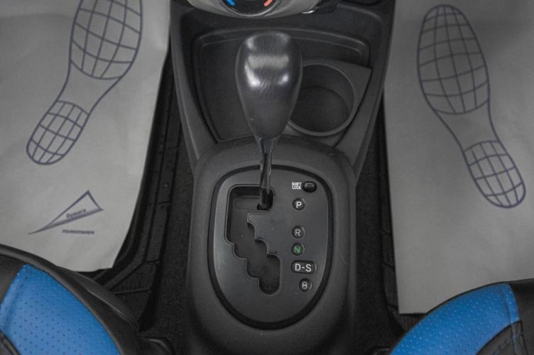 Toyota Vitz 17 из 19