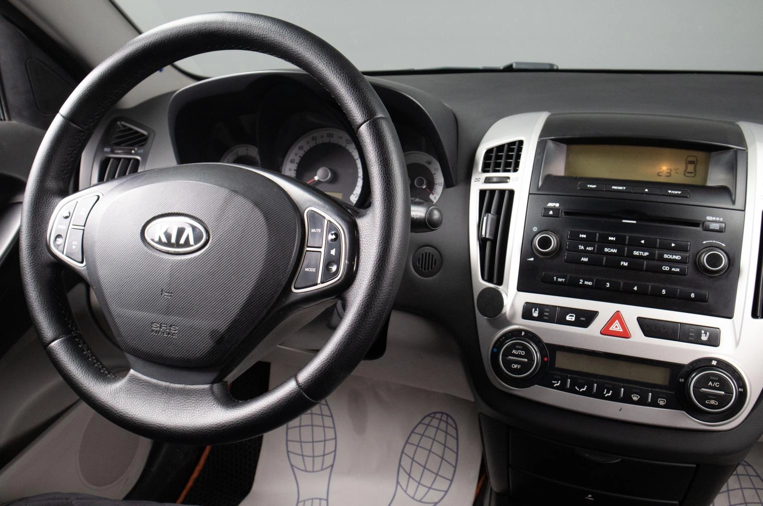 KIA cee'd 8 из 16