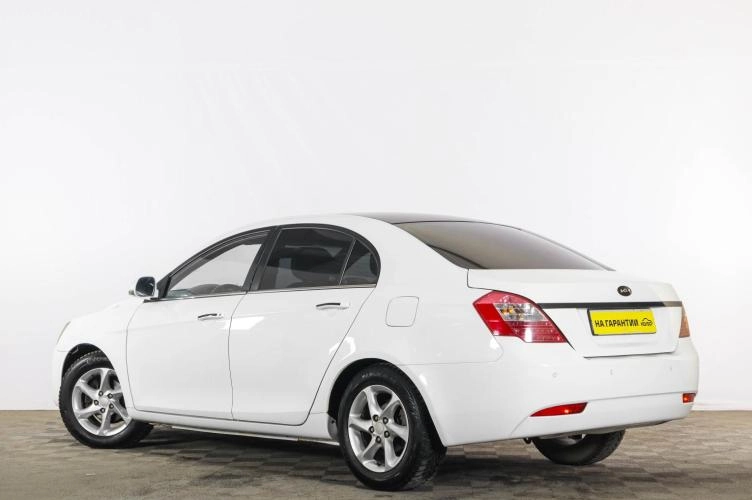 Geely Emgrand EC7 4 из 6