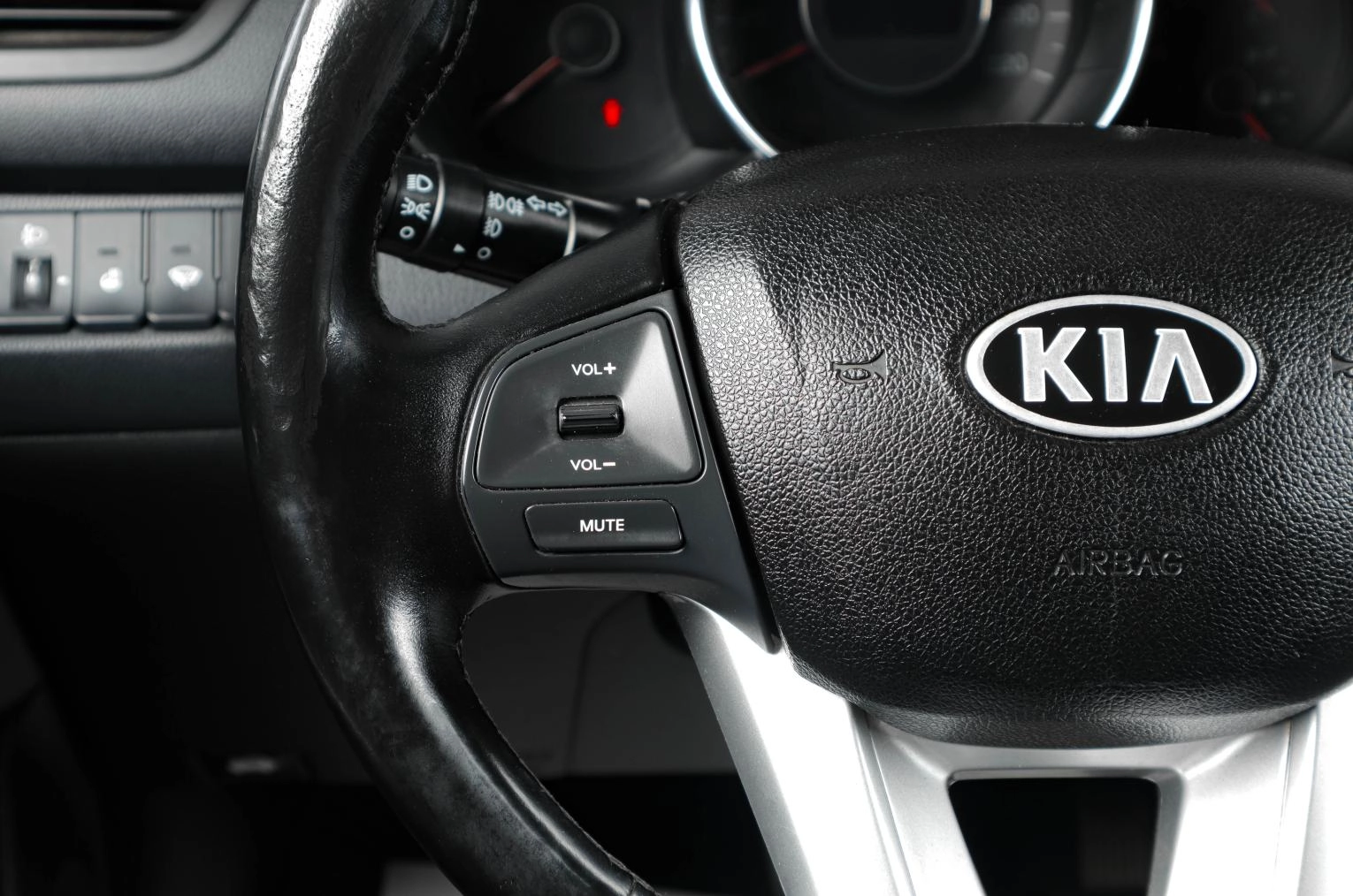 KIA Rio 14 из 19