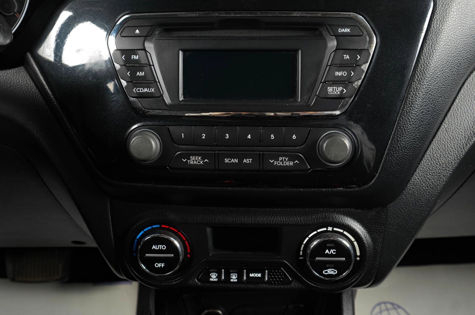 KIA Rio 16 из 19