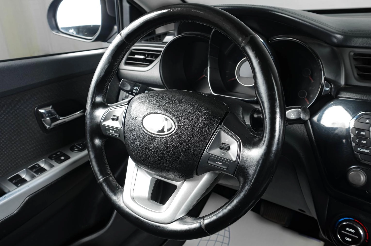 KIA Rio 11 из 19