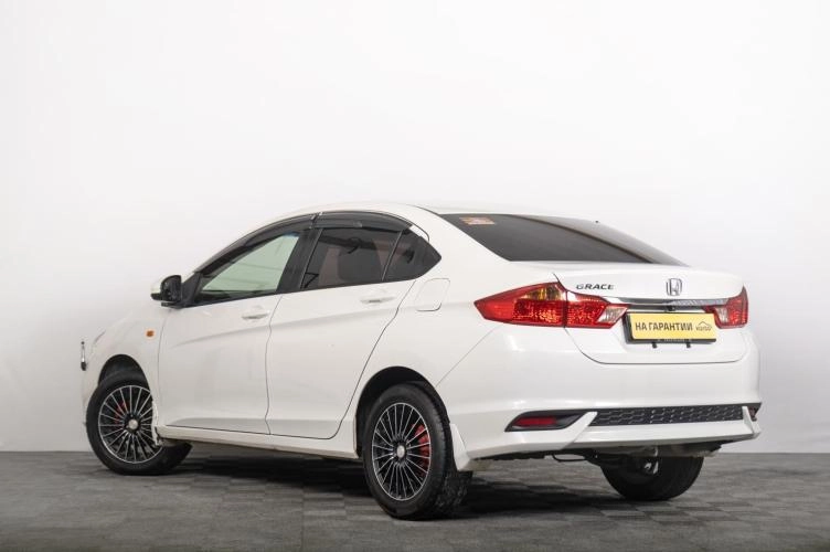 Honda Grace 5 из 6