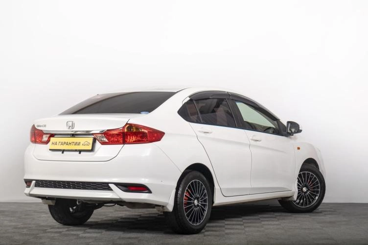 Honda Grace 6 из 6
