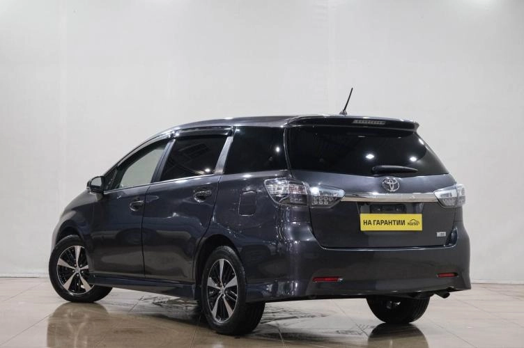 Toyota Wish 4 из 6