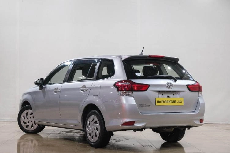 Toyota Corolla Fielder 4 из 6