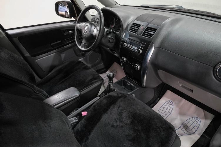 Suzuki SX4 10 из 23