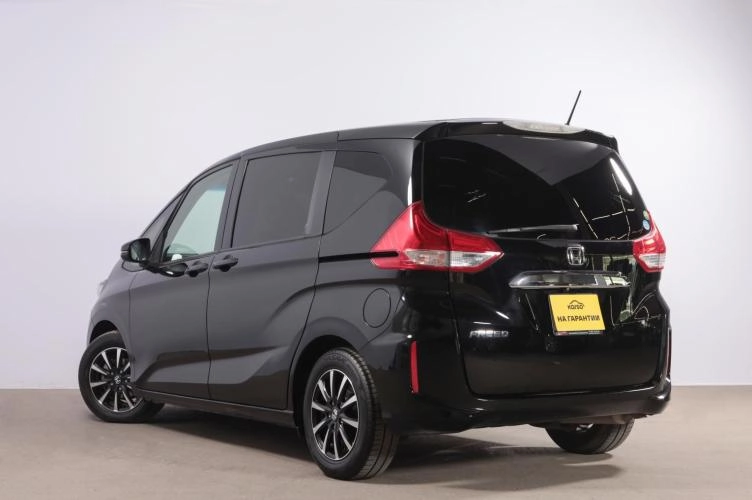 Honda Freed 4 из 6