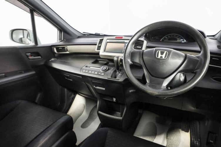 Honda Freed 7 из 16