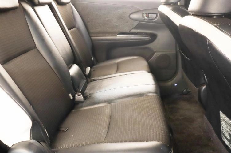 Toyota Wish 15 из 16