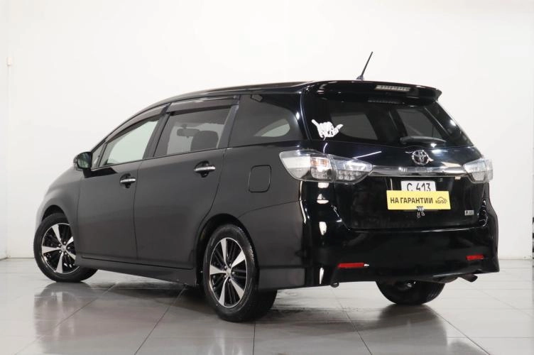 Toyota Wish 4 из 16