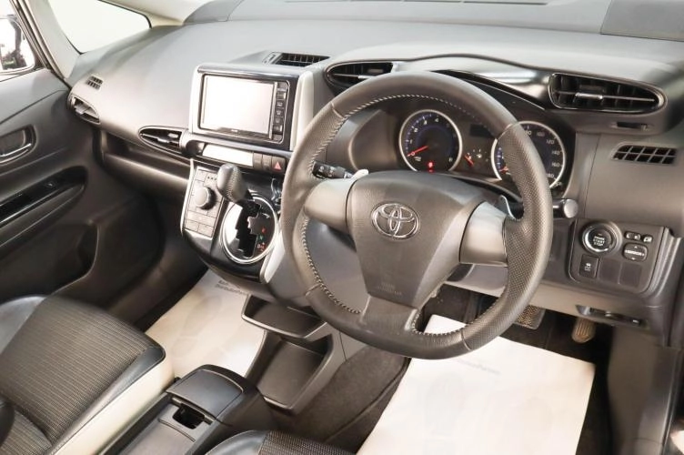 Toyota Wish 10 из 16