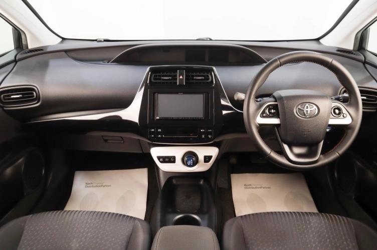 Toyota Prius 9 из 17