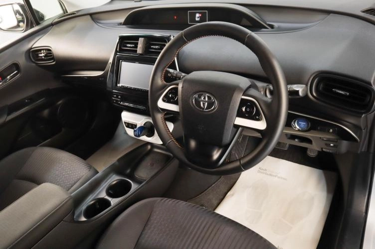 Toyota Prius 8 из 17
