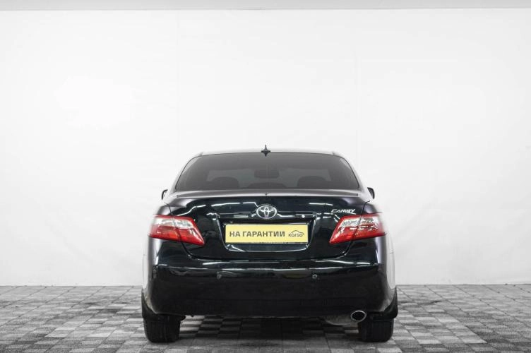 Toyota Camry 5 из 6