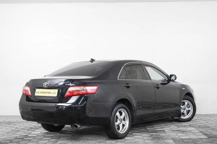 Toyota Camry 6 из 6