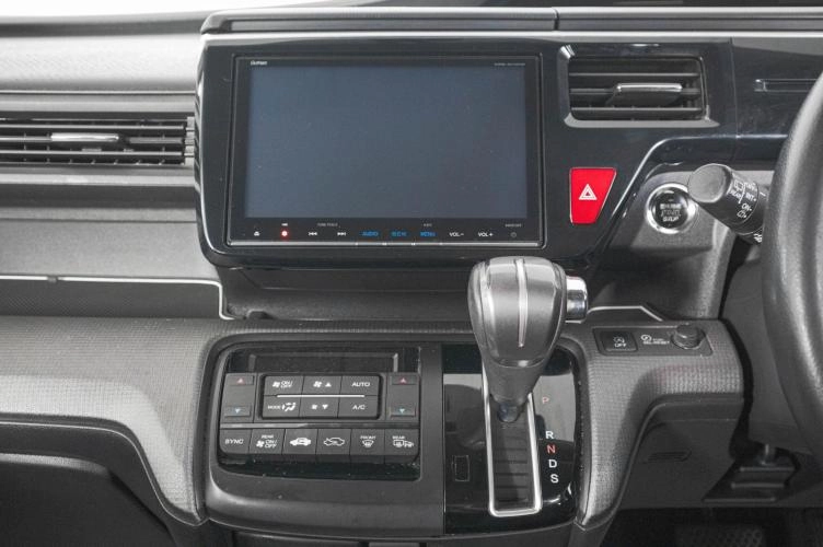 Honda Stepwgn Spada 18 из 21
