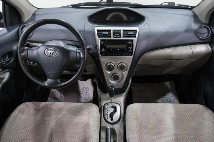 Toyota Yaris 17 из 28