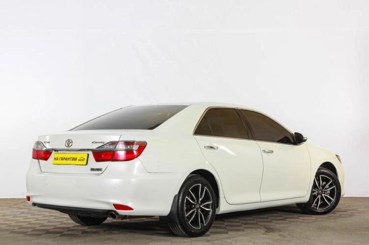 Toyota Camry 4 из 6