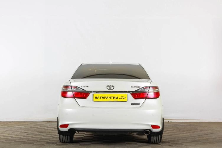 Toyota Camry 5 из 6