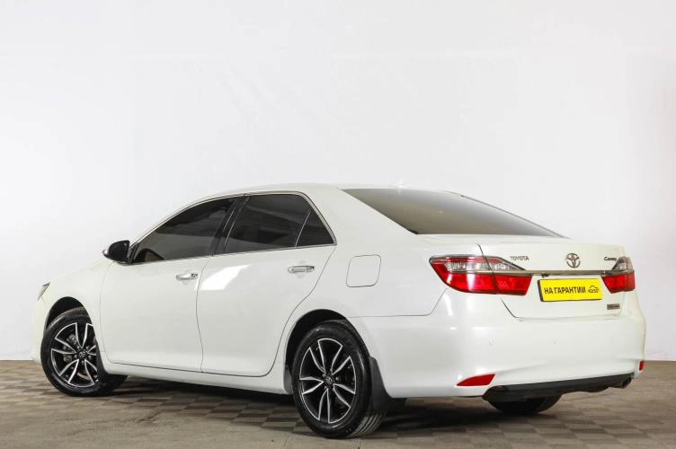 Toyota Camry 6 из 6