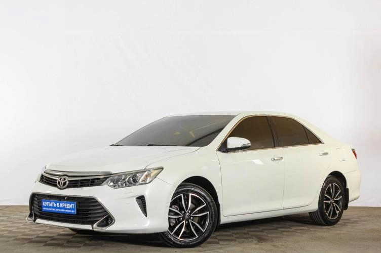 Toyota Camry 3 из 6