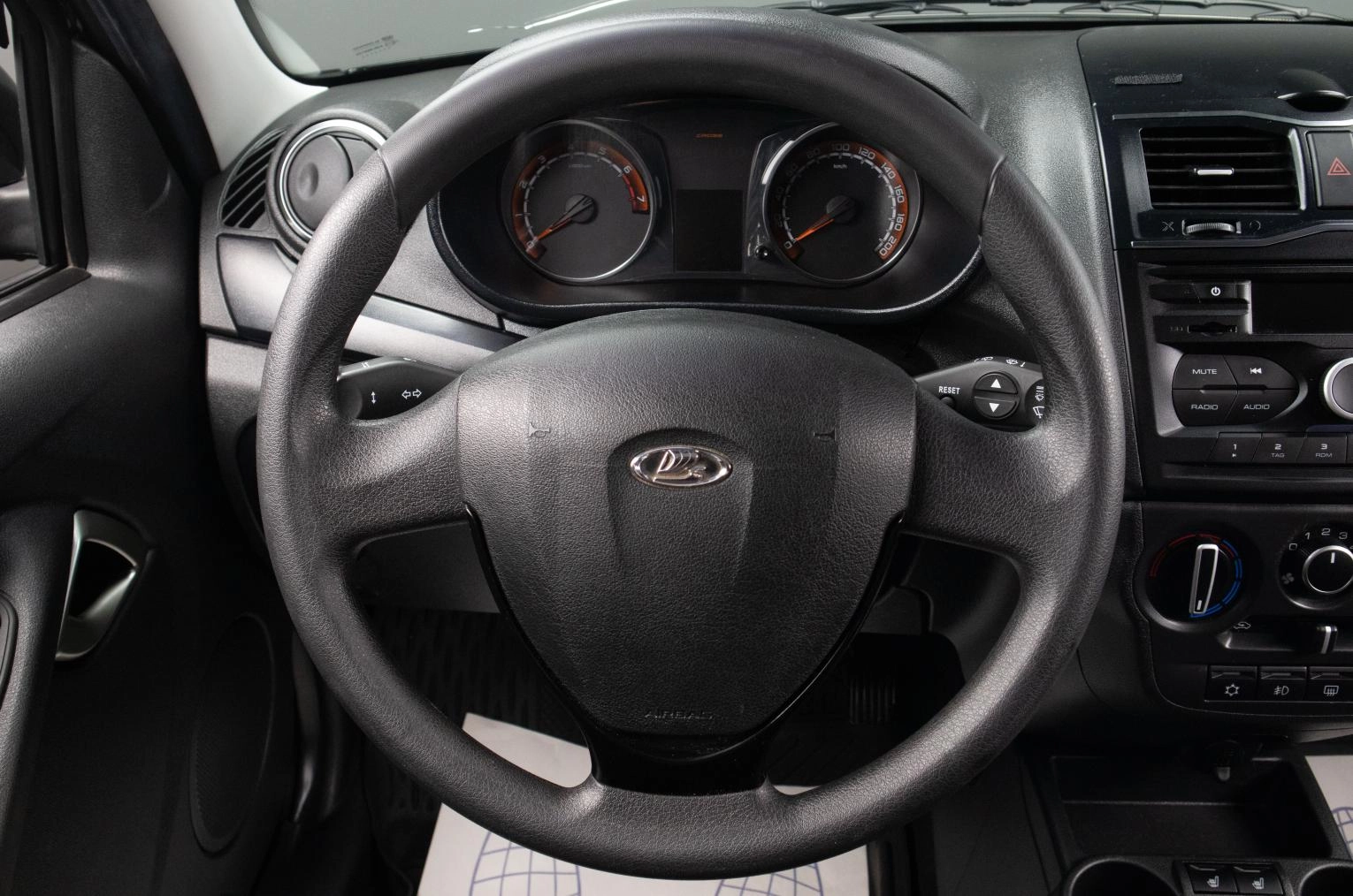 ВАЗ (LADA) Granta 9 из 18