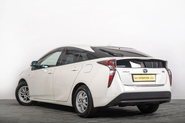 Toyota Prius 5 из 6