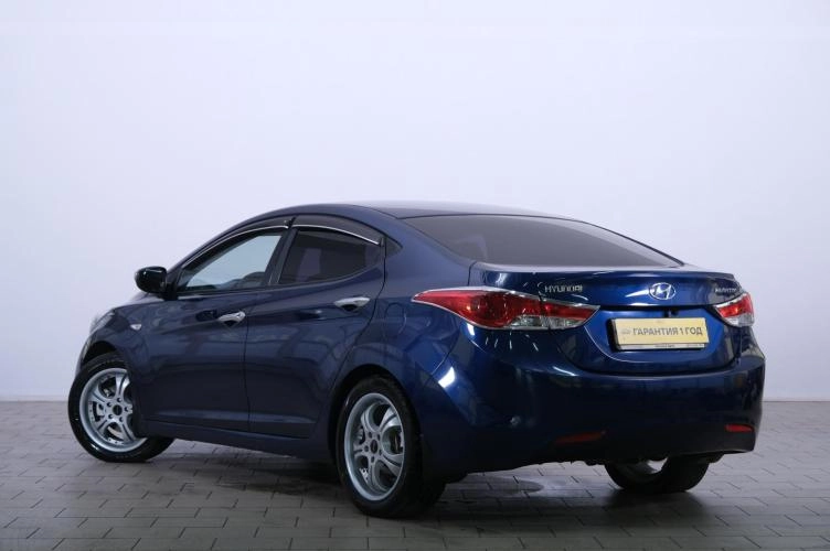 Hyundai Elantra 4 из 6