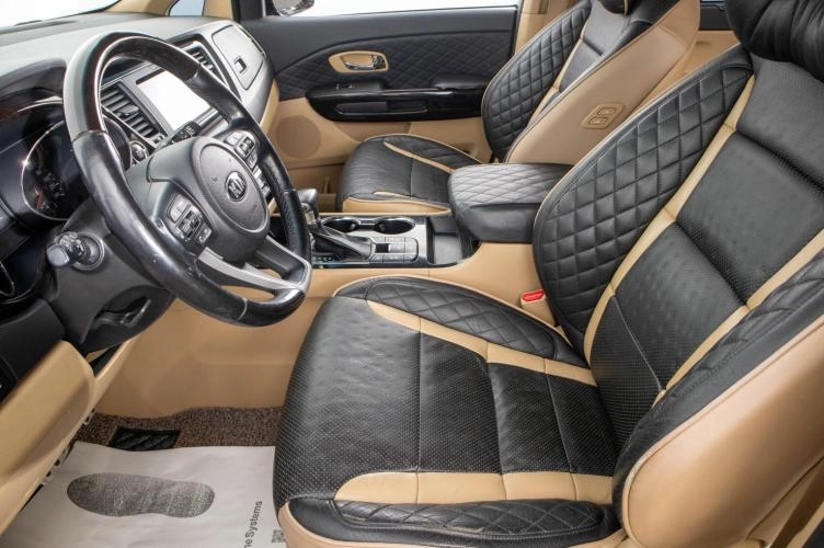 KIA Carnival 10 из 31