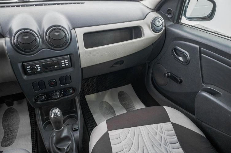 Renault Logan 15 из 18