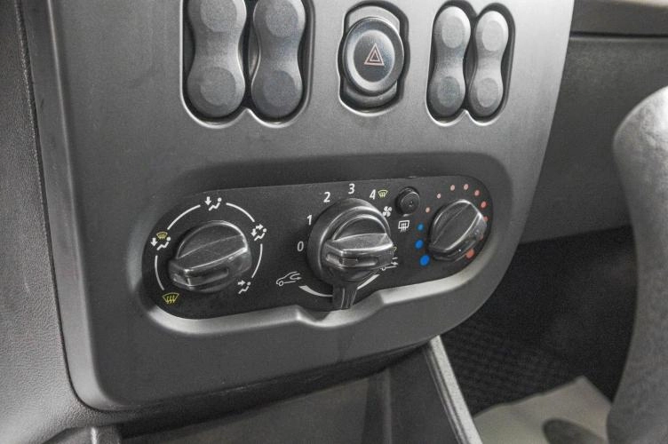 Renault Logan 13 из 18