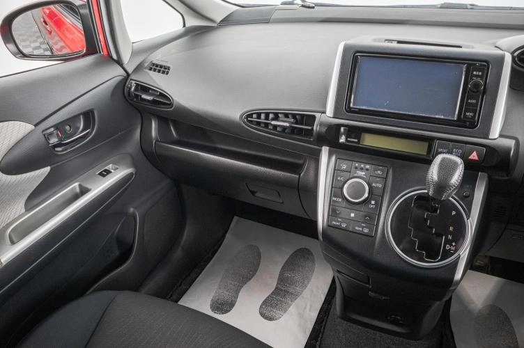 Toyota Wish 18 из 24