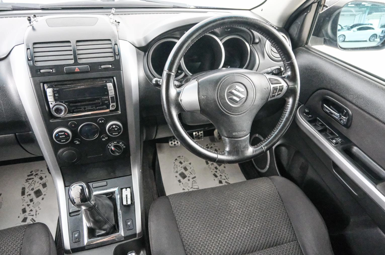 Suzuki Escudo 9 из 21