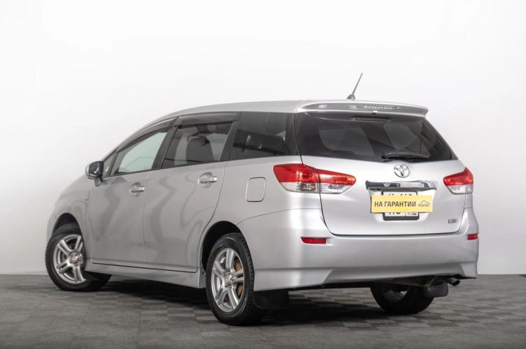 Toyota Wish 5 из 6
