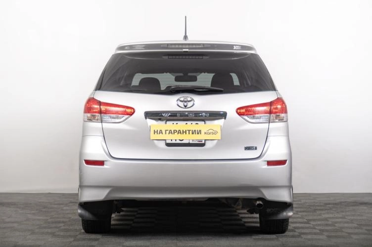 Toyota Wish 4 из 6
