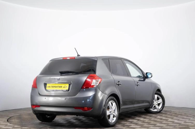 KIA cee'd 4 из 20