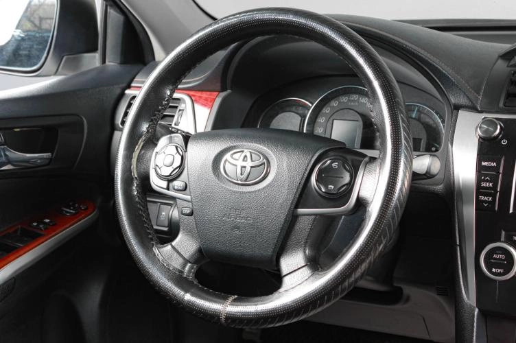 Toyota Camry 11 из 17