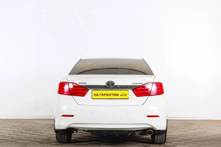 Toyota Camry 5 из 17