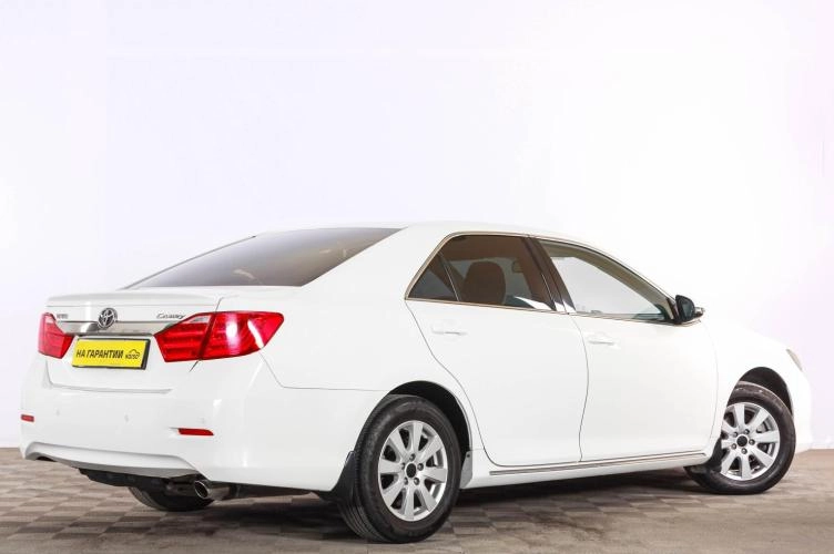 Toyota Camry 6 из 17
