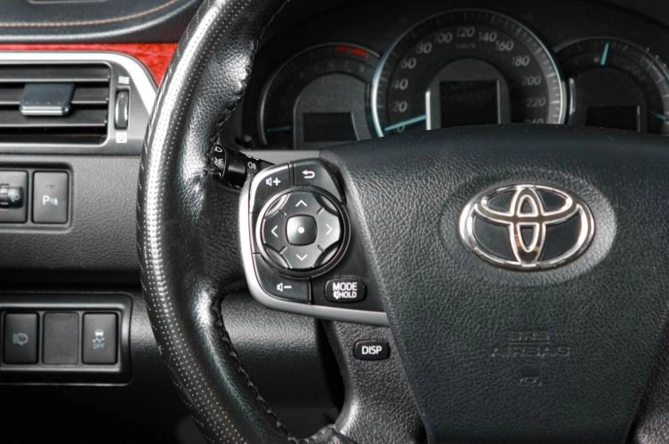 Toyota Camry 13 из 17