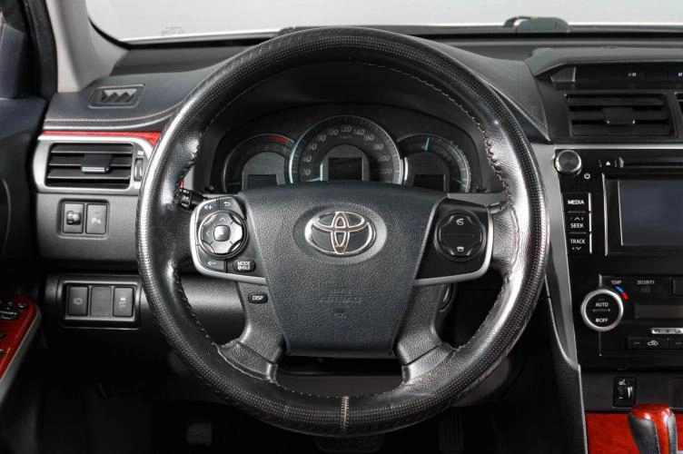 Toyota Camry 12 из 17