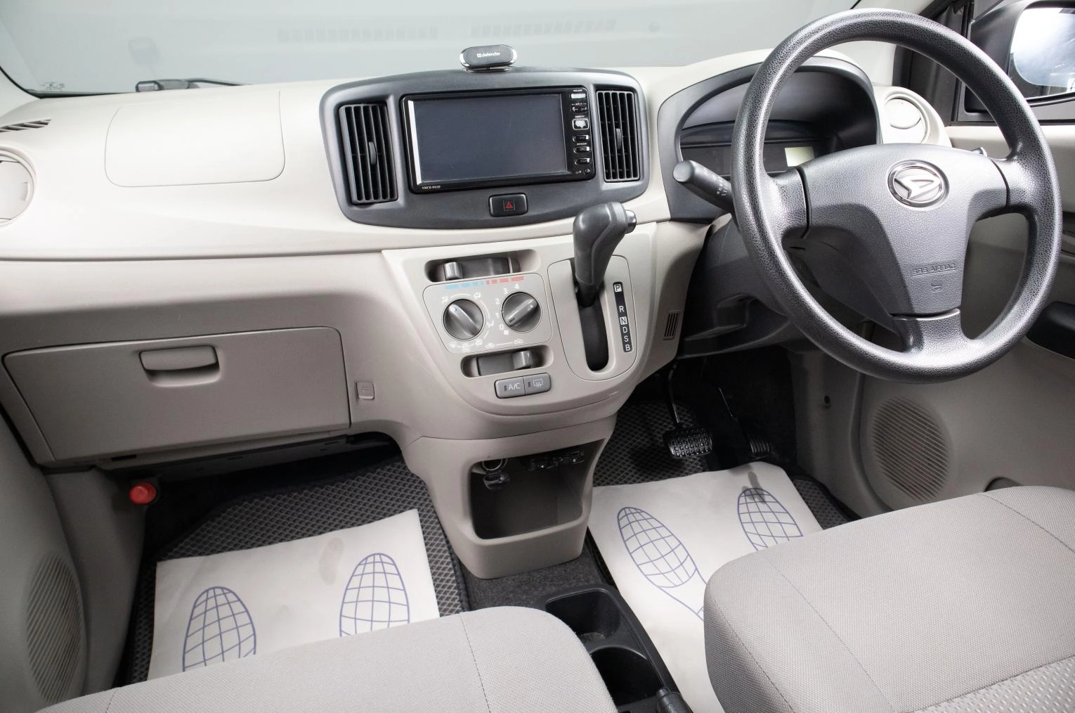 Daihatsu Mira e:S 8 из 17