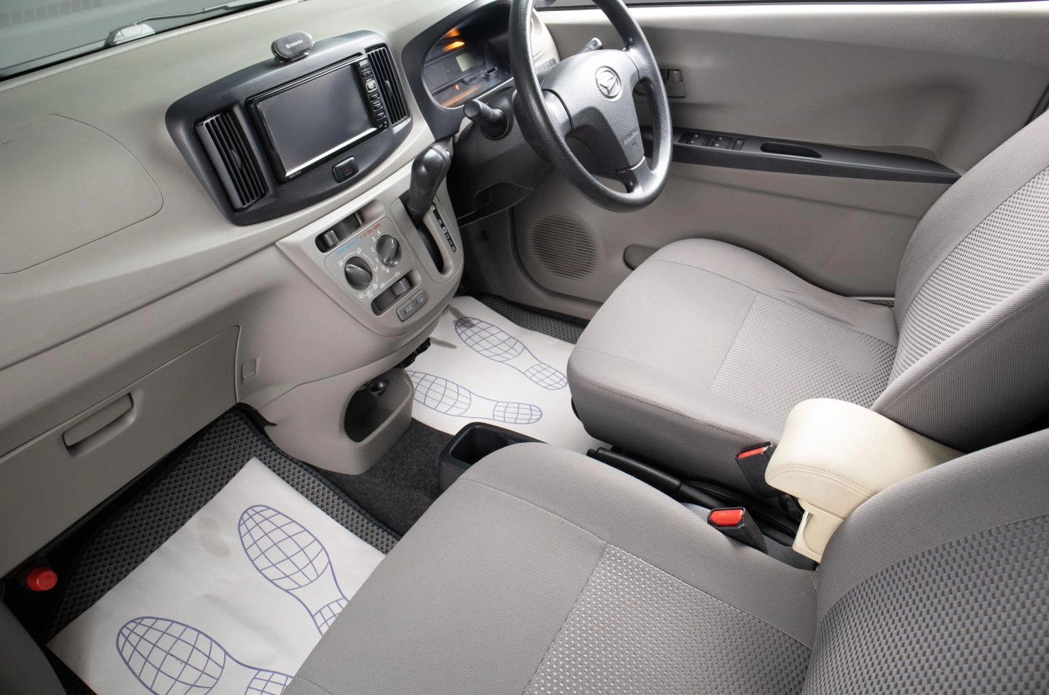 Daihatsu Mira e:S 15 из 17