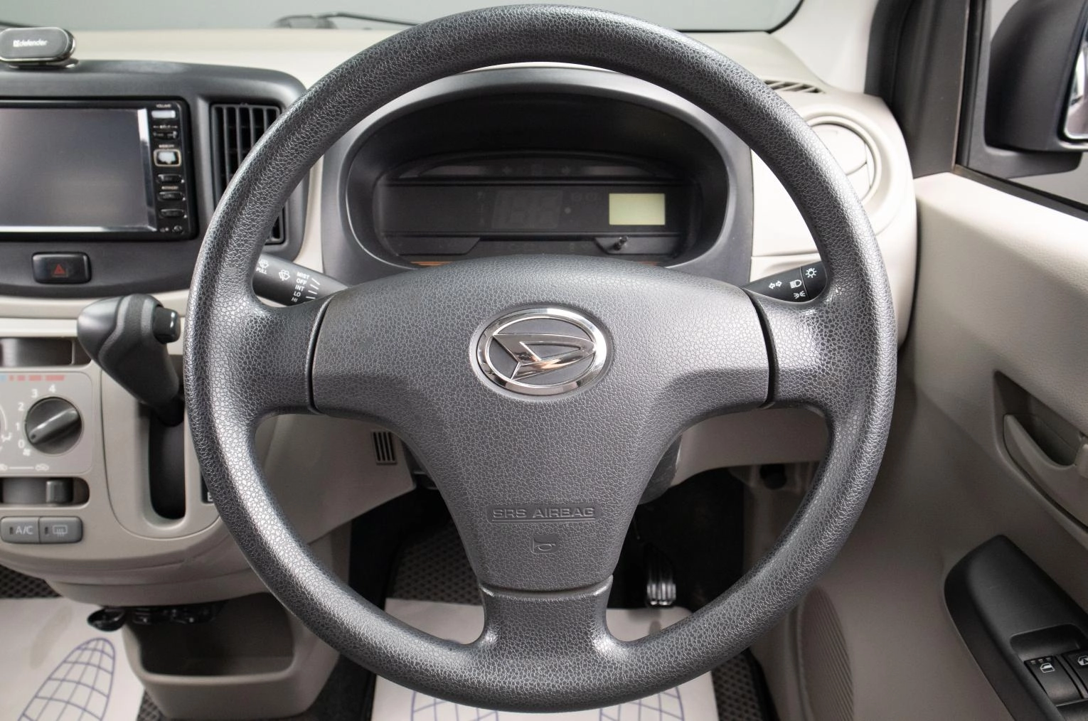 Daihatsu Mira e:S 9 из 17